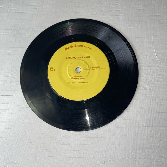 Charlie Brown Records Presents Snoopy, Come Home: Read-Along Book and Record - Picture 3 of 12